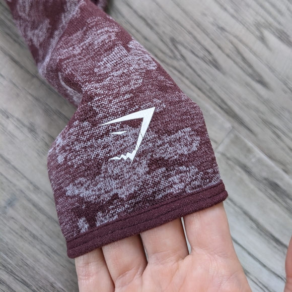 Gymshark Adapt Camo Seamless Long Sleeve Crop Top - Picture 7 of 8